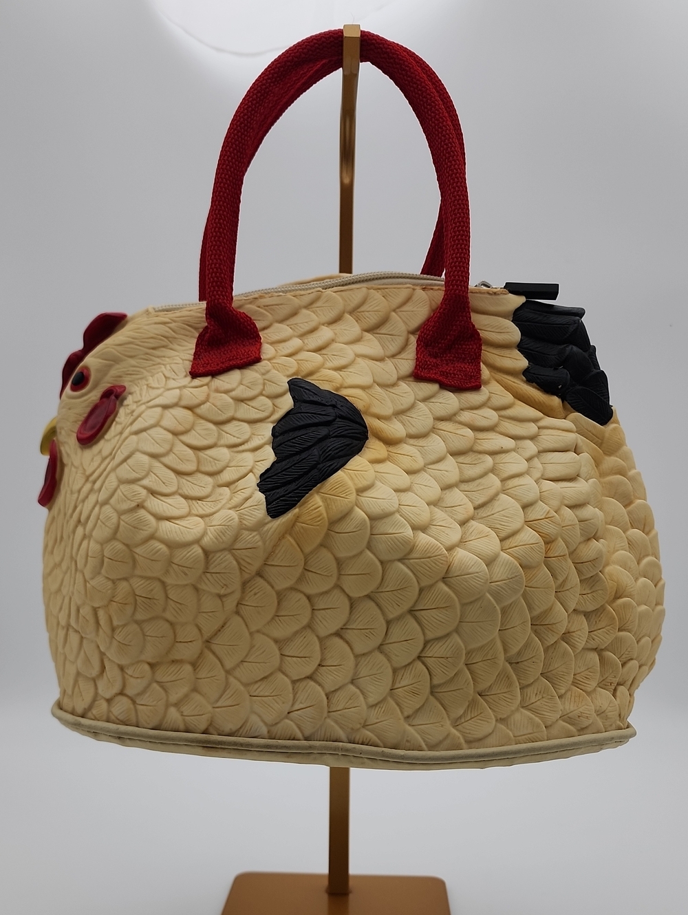 Ch¡q Novelty Chicken-Shaped Tote Bag in Cream and Red